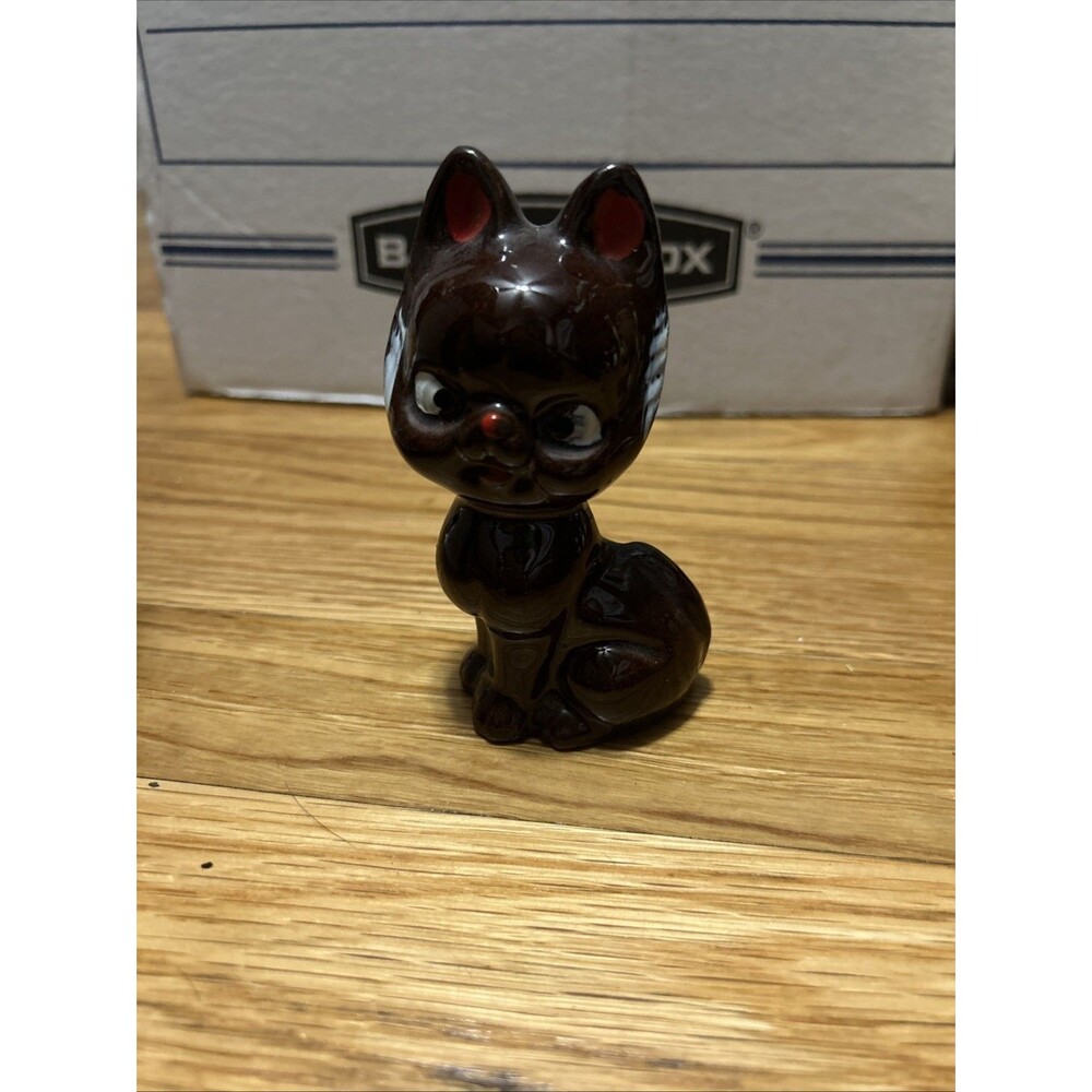Vintage Brown Kitten/Cat Figurine 4.5”Made In Japan